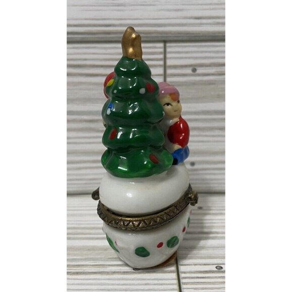 Vintage Christmas Trinket Pill Box Children with Tree Enamel - Picture 5 of 7